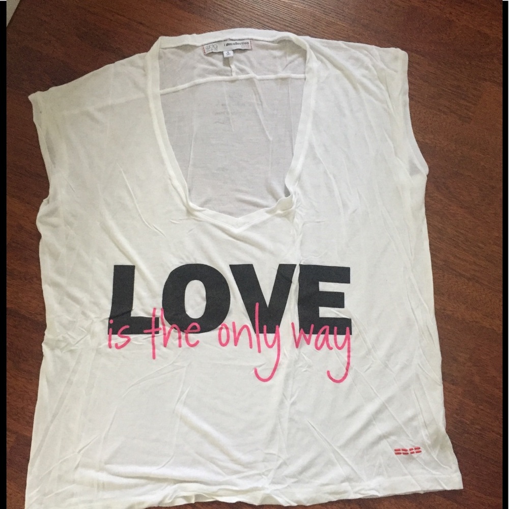 Peace ☮️ Love ❤️ World 🌎 deep v neck tee small